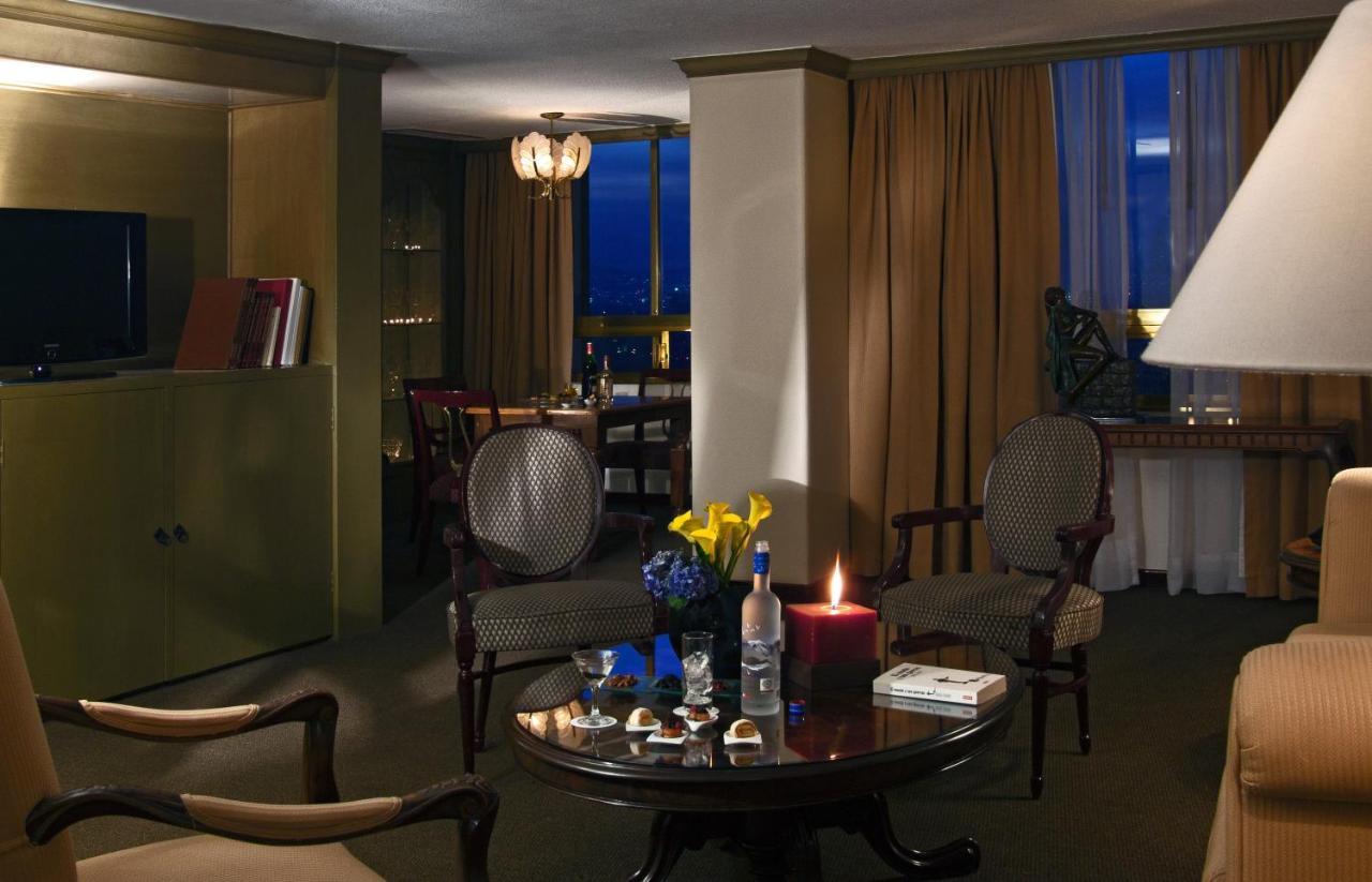 Fiesta Americana Reforma Mexico Extérieur photo A suite at the Four Seasons Hotel