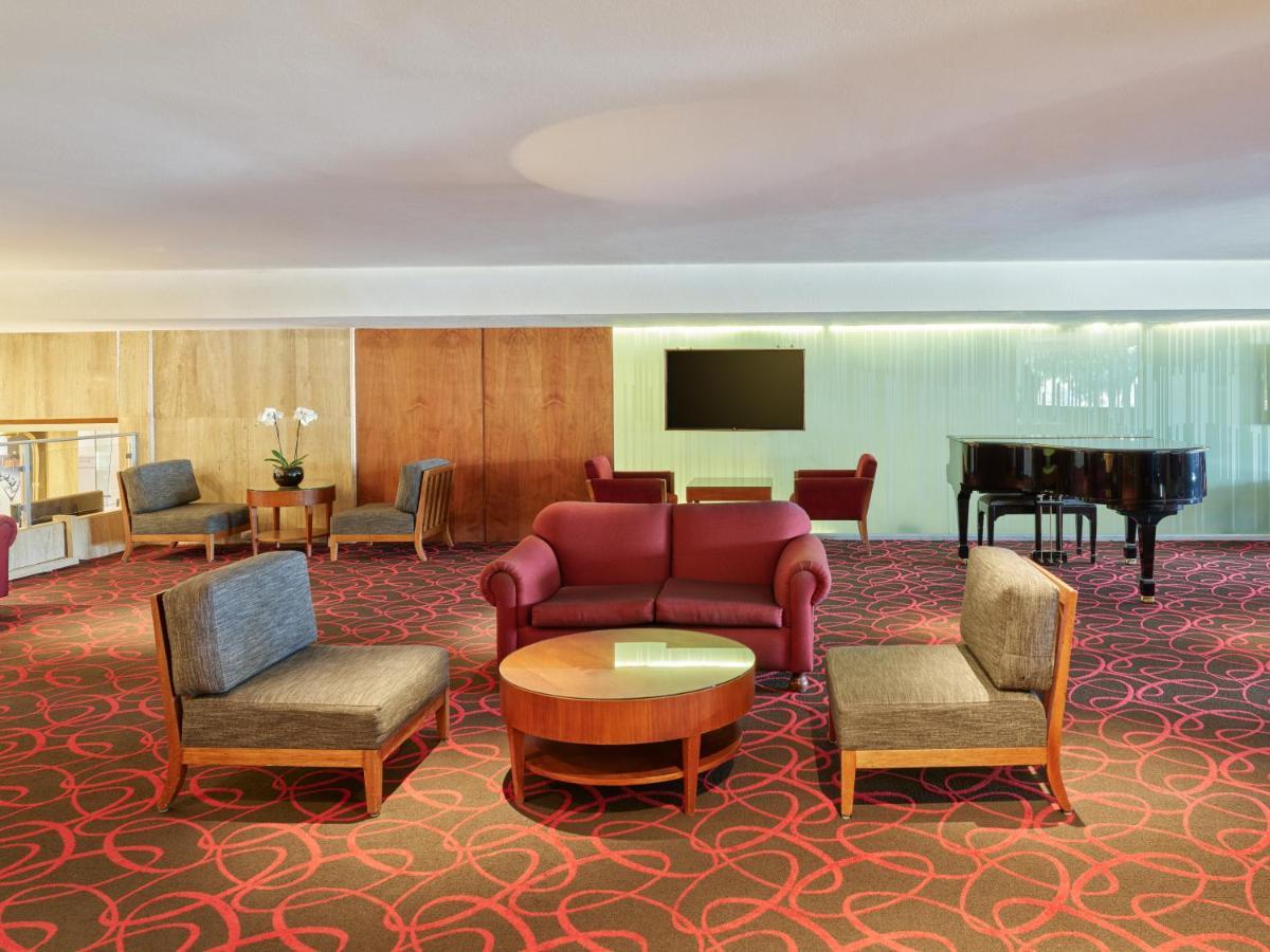 Fiesta Americana Reforma Mexico Extérieur photo The lounge at the airport