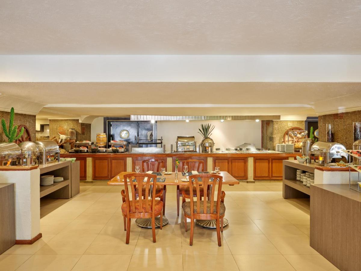 Fiesta Americana Reforma Mexico Extérieur photo The buffet at the hotel