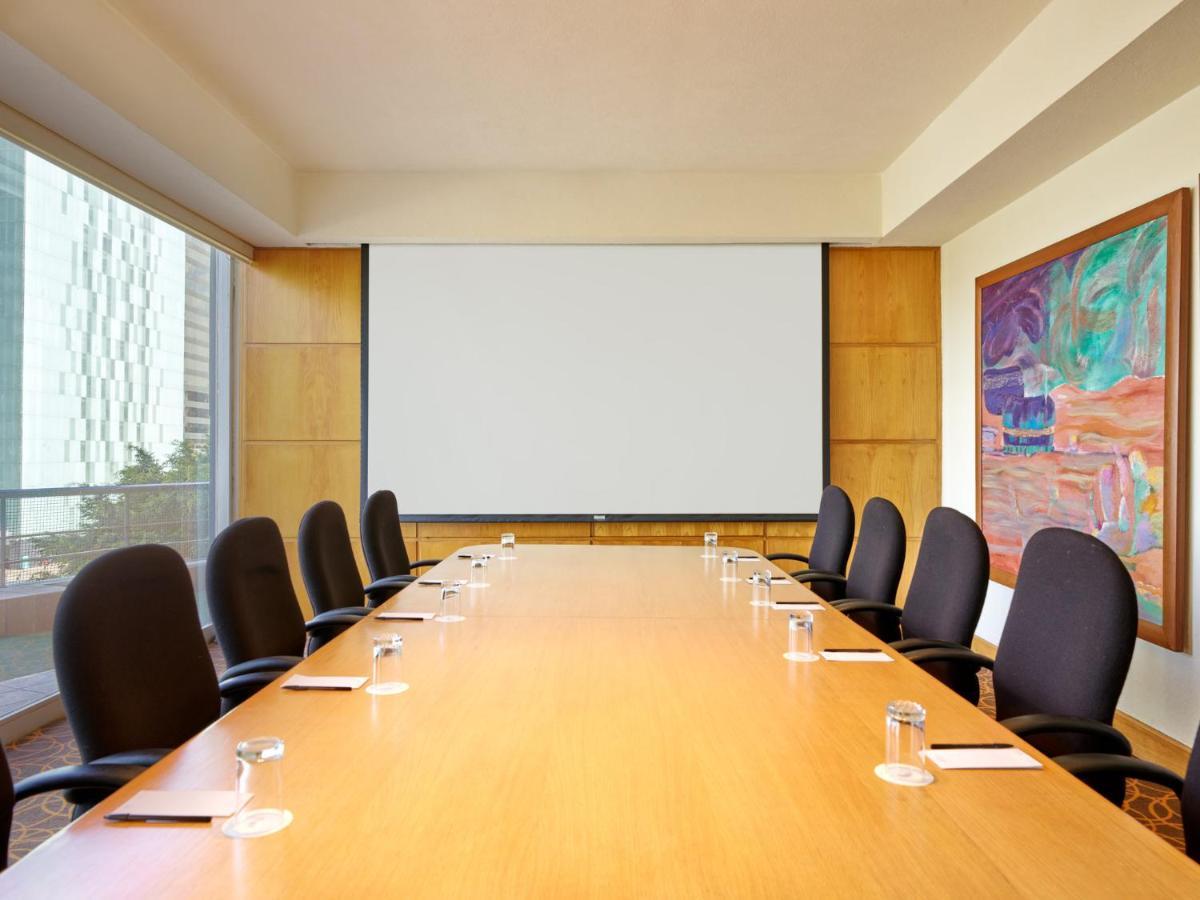Fiesta Americana Reforma Mexico Extérieur photo A boardroom at a hotel