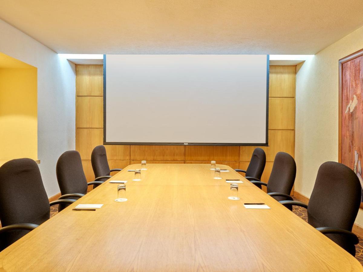 Fiesta Americana Reforma Mexico Extérieur photo A projection screen in a meeting room