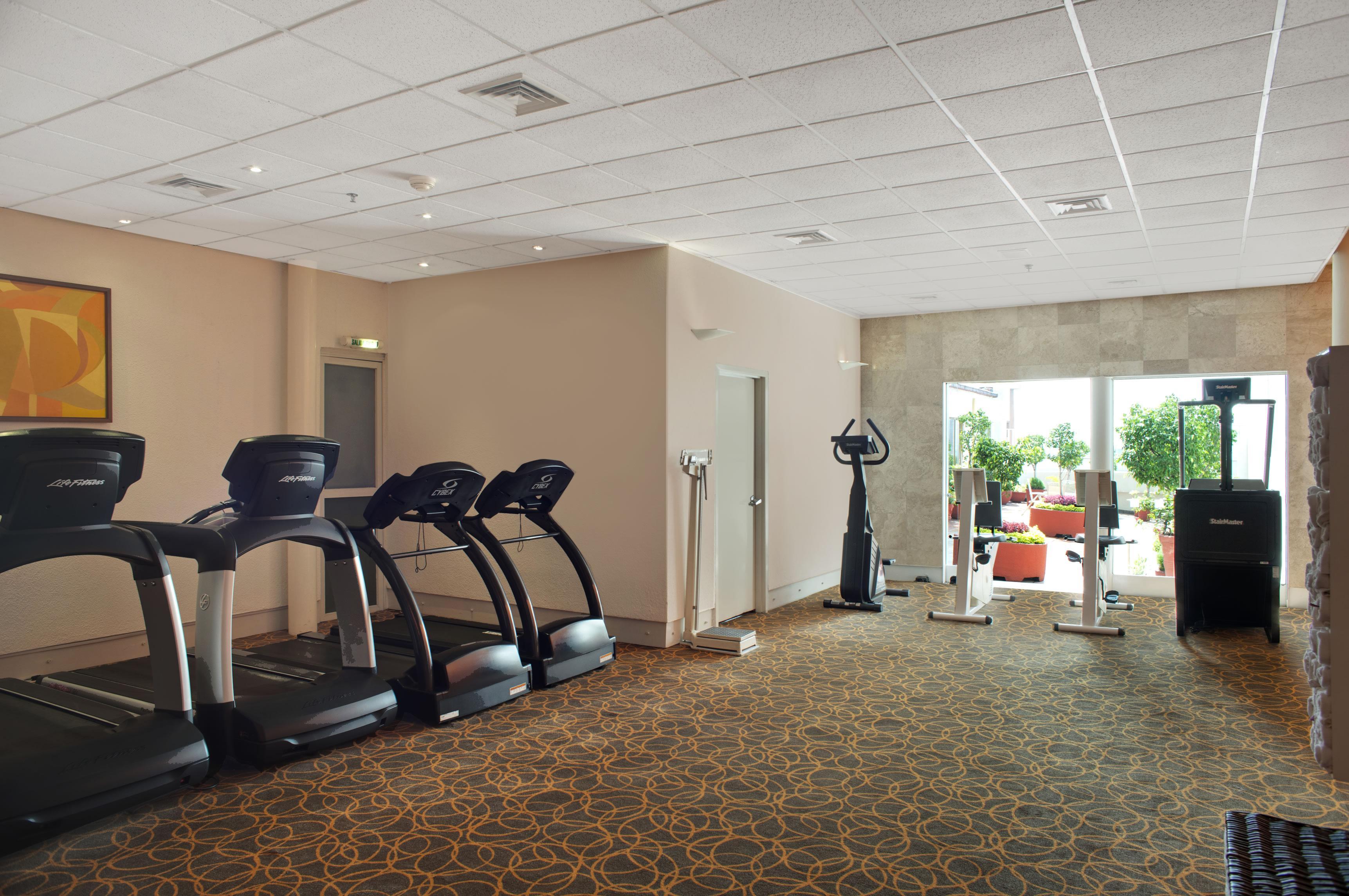 Fiesta Americana Reforma Mexico Extérieur photo The gym at the hotel