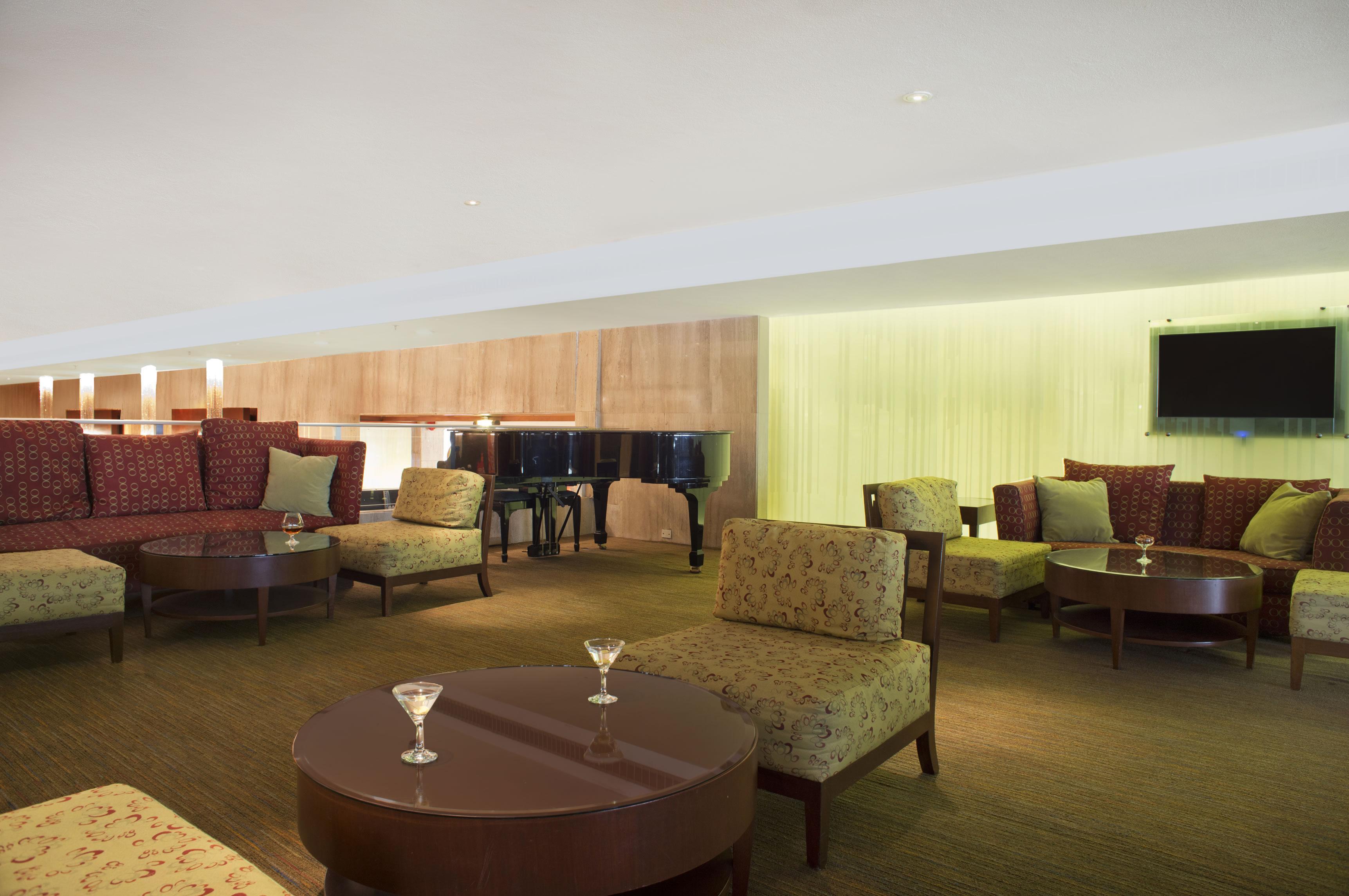 Fiesta Americana Reforma Mexico Extérieur photo The lounge at the airport