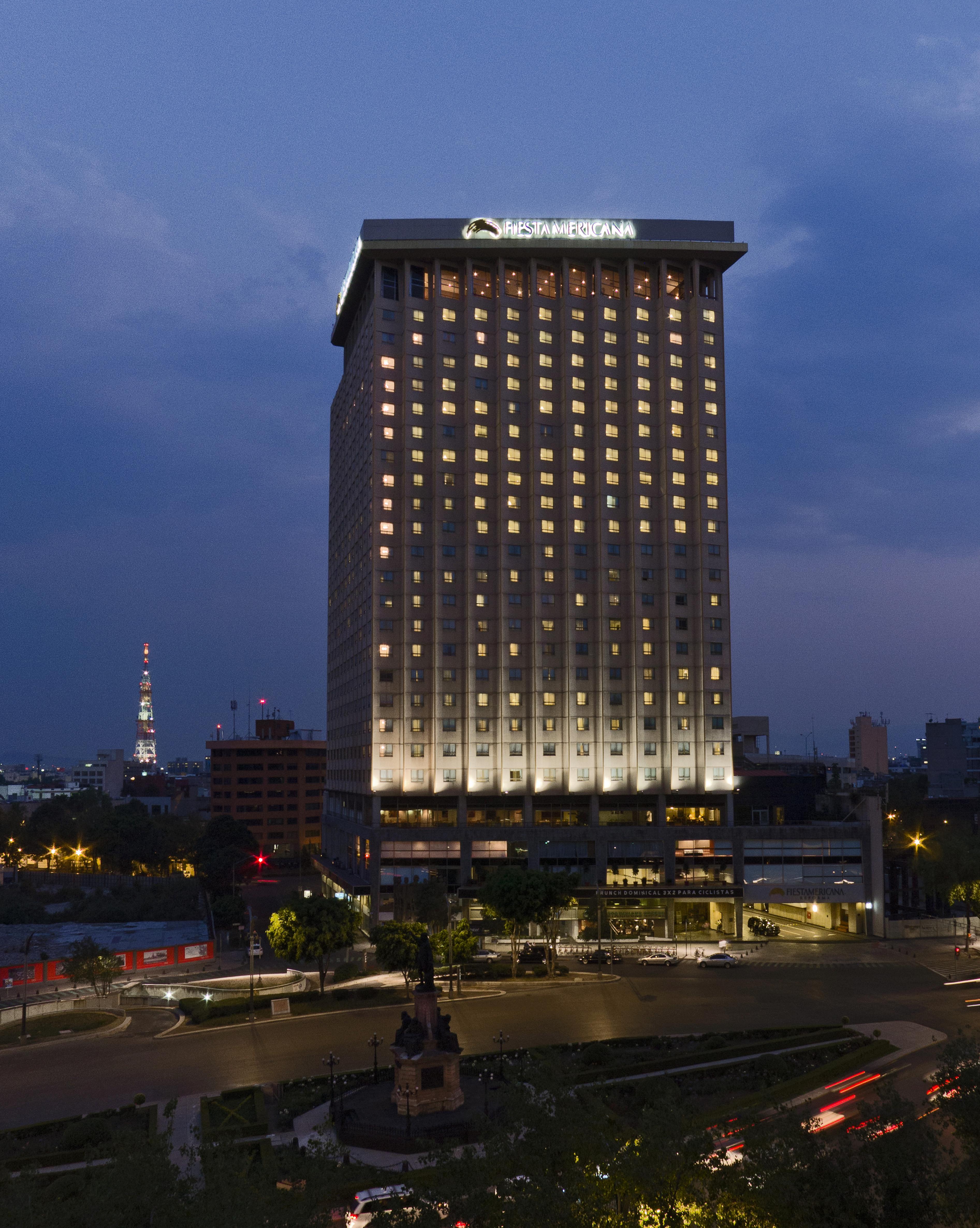 Fiesta Americana Reforma Mexico Extérieur photo The hotel at night